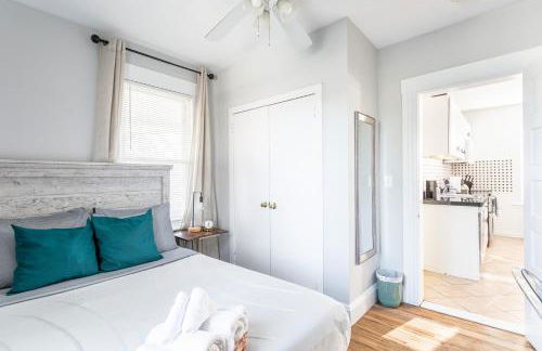 Sunny & Spacious 2BD 1BA WFH Apt-Huge Yard & Patio - Foto 44