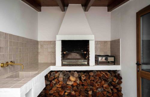 The Old House with Heated Pool, BBQ, Fireplace - Photo 14