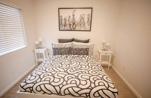 2 private masters, new beds & furniture, sleeps 12 - Photo 2