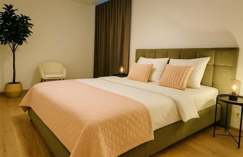 Stylish Old Town Apartment with Free Parking and a Balcony near the Cathedral - Foto 2