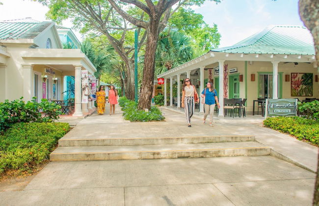 Modern Villa With Full Service Staff Close to Beach and Golf - Photo 42