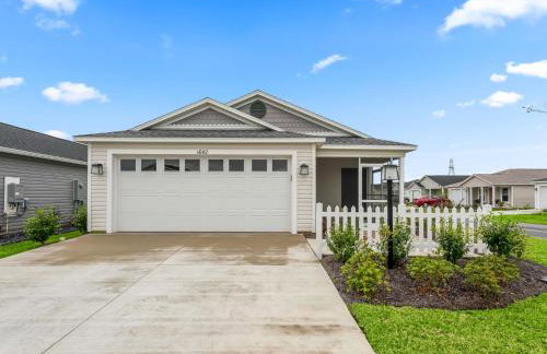 1642 Z5 VILLAGE OF LAKE DENHAM by REMAX Premier - Foto 1