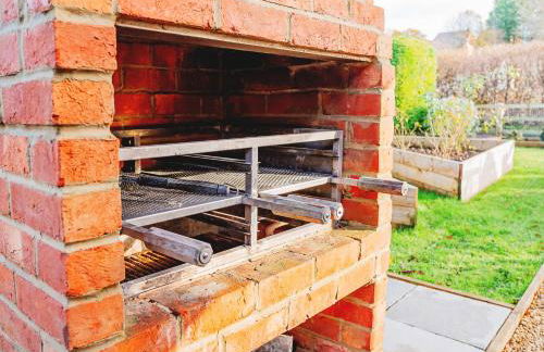 Cottage with Hot Tub - near Cheltenham and Tewkesbury - Photo 11