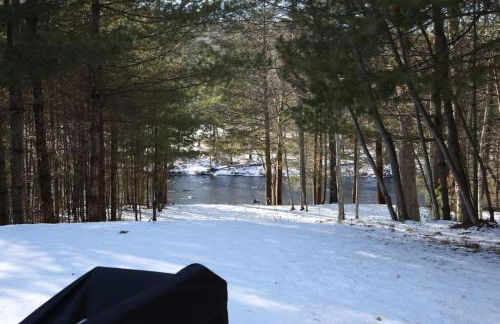 The Vault - Hidden Playroom For Couples - Private Hot Tub - Mountain Views - Riverfront - Foto 9