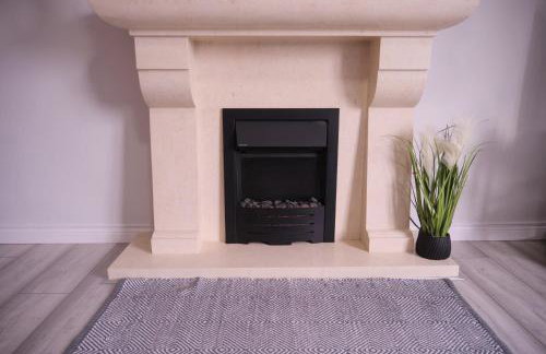 2BR City Centre Apartment By Travel Lets Short Term Rental Agency Derry With Free WiFi - Foto 53