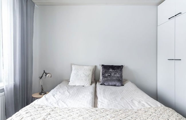 Bright 1BR Apartment next to the Beach - Photo 2