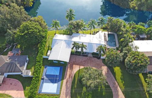 Pickleball, Heated Pool, Cold Plunge, Sauna,Bar! - Foto 1