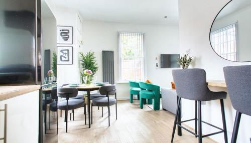 Central 2 beds APT with FREE parking, Sleeps 6 - Foto 1