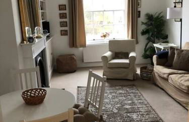 Beautiful riverfront cosy one bedroom apartment - Photo 15
