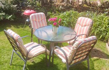 Cottage in Saddleworth with private garden and great views - Foto 1