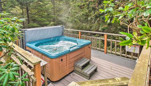 Spacious Redwood Retreat with Hidden Hot Tub - Foto 2