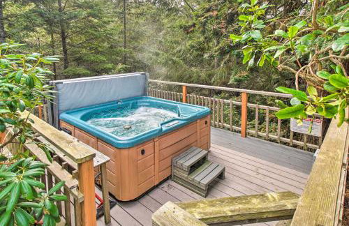 Spacious Redwood Retreat with Hidden Hot Tub - Foto 2