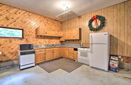 Spacious Lakefront Home with Patio and Boat Dock! - Foto 13