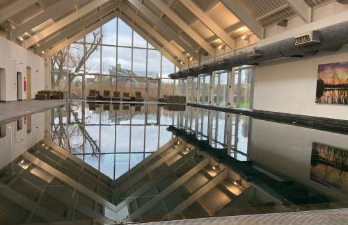 HM111 Penthouse Apartment with Lake View & free Spa Access- Lower Mill Estate Cotswolds - Foto 23