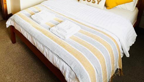 Gethin Lodge cosy Holiday cottage Near BPW with secure double garage with cctv sleeps up to 6 guests - Foto 3