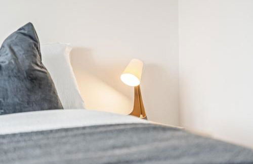 Modern 4-Bed, Parking, Pool Table, Sleeps 11 - Foto 17