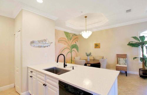 2BR Condo On Venice Island - Minutes To Beaches - Foto 11