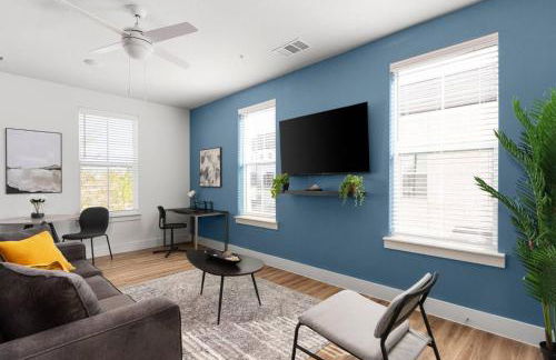 Modern Living 1B 1B Steps from Shops, Dining Fun - Foto 1