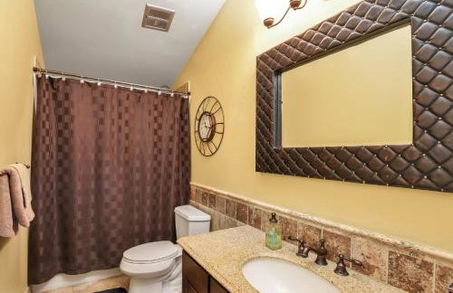 Utopia End-Unit Townhome On the 18th Hole Pool Table Fun Porch with Great Views - Foto 9