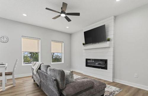 Modern Farmhouse Retreat in Urbandale - Foto 3