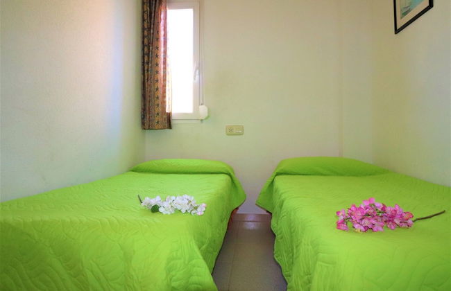 Apartment in Roses Near Sandy Beach - Photo 5