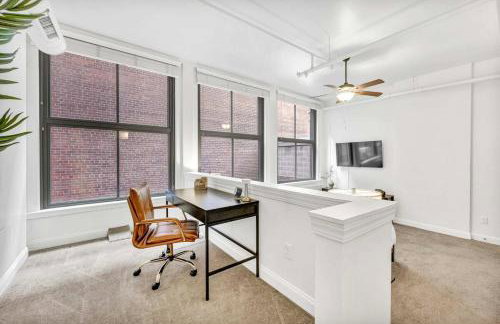 Lofts on E 4th, WALK TO CAVS, Sleeps 6 - Foto 25