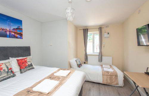 Saffron Studios - Photo 13