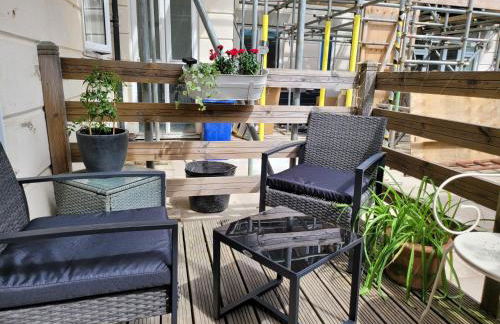 Three Bedroom Apartment by Beautiful Park - Photo 15