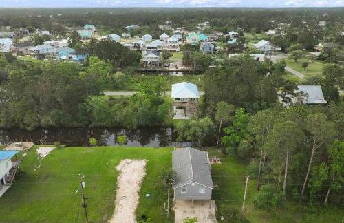 Waterfront Home Game Room Ping Pong Outdoor Bar Area - Foto 36