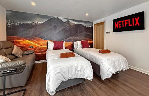 Contractors Heaven-POOL TABLE-THREE BEDROOM HOUSE WITH SEPARATE ONE BEDROOM SELF CONTAINED-Close to AIRPORT - Foto 30