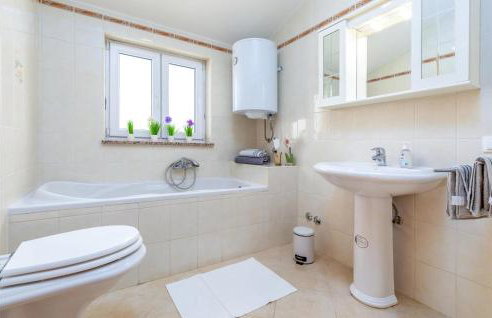 2 Bedroom Lovely Home In Musalez - Foto 27