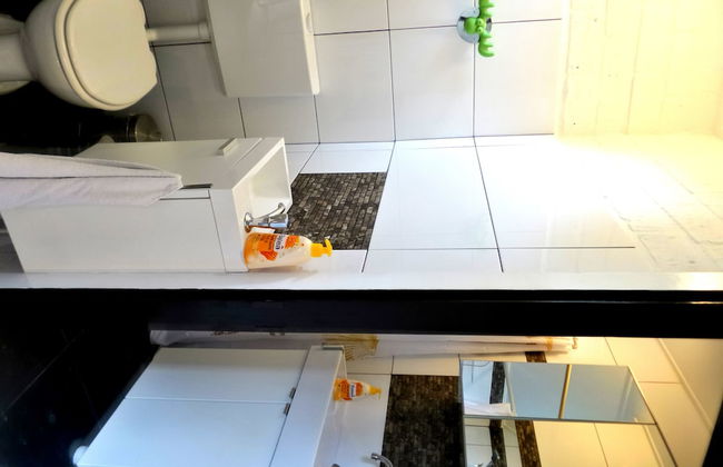 Charming Bungalow in Oostmahorn, Netherlands - Perfect for Nature Lovers - Photo 10