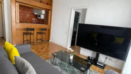 Encanto y Comodidad Cerca del Estadio Bernabéu - Foto 2