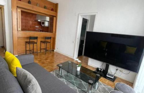 Encanto y Comodidad Cerca del Estadio Bernabéu - Foto 2