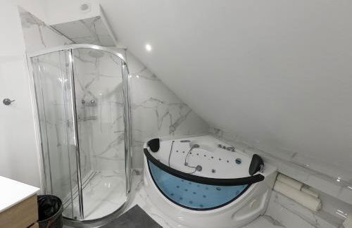 Maison neuve et contemporaine, alliant modernité et situation stratégique à 12km de Paris et 8km de Versailles - Photo 33