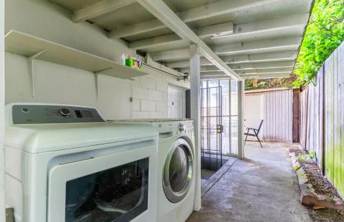 Entire Apt in South Seattle Workspace and Yard - Foto 8