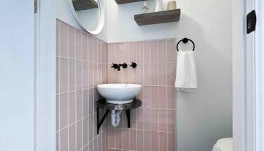 Queen Bed, Luxury Studio with Balcony - Photo 3