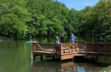 Knotty but Nice-sleeps 6-one minute to lake! - Foto 20