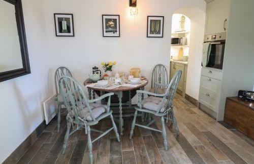 Swallow's Nest - Photo 11