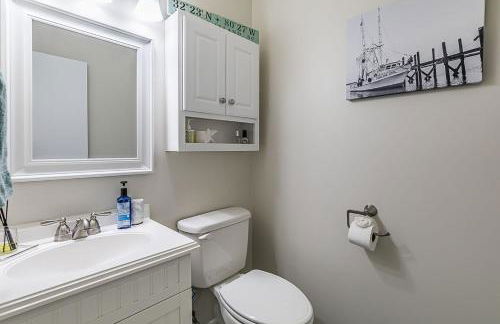 First Floor Condo - Walking distance to beach and pools! - Foto 23