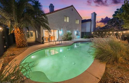 4Br Model Home w Pool and Pool table in Henderson - Foto 3