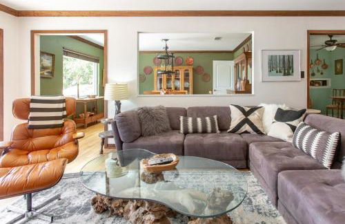 Four Bedroom Ranch Retreat with a Stunning Pool - Foto 16