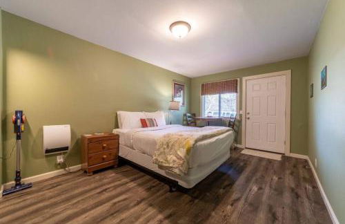 Elk Meadow Cabins 15B Lady Bird - Single Room - Photo 4