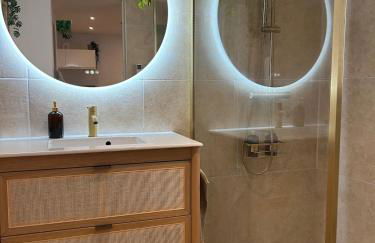 Suite Bali et sauna privé - vidéo projecteur - escapade romantique-centre - Foto 30