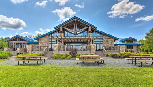 Romantic Pocono house - stream, lake, beach, pool, firepit - Foto 4