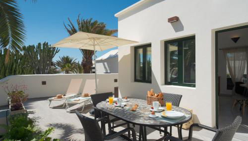 Villa Irene Lanzarote en Costa Teguise en complejo con piscina comunal - Foto 3, Garden, Garden view