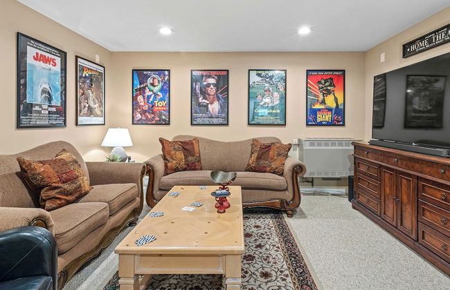 Alpine Serenity by Avantstay Beach + Lake Access Theater, Deck, Playroom - Foto 16