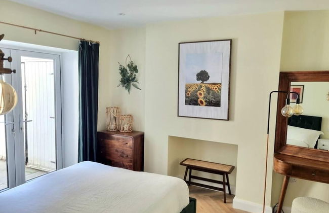 Spacious & Renovated 1-bed Garden Flat in London - Photo 5