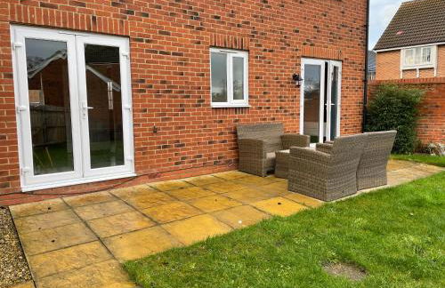 Stunning Large Detached Gloucester, 4 beds, 3 bedroom, 2 bathroom property, Nr Chelt, The Docks and Quays sleeps 6 - Photo 41