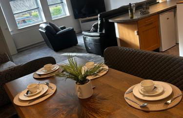 Sleeps 7, entire apartment,with restaurant next door - Foto 19